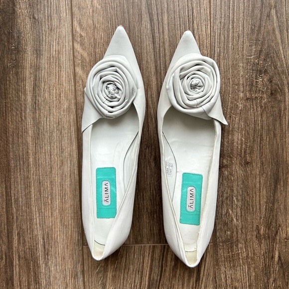 ALIMA White Rose Leather Kitten Heel Pointed Shoe Flower Statement Rosette Cute - Picture 2 of 13